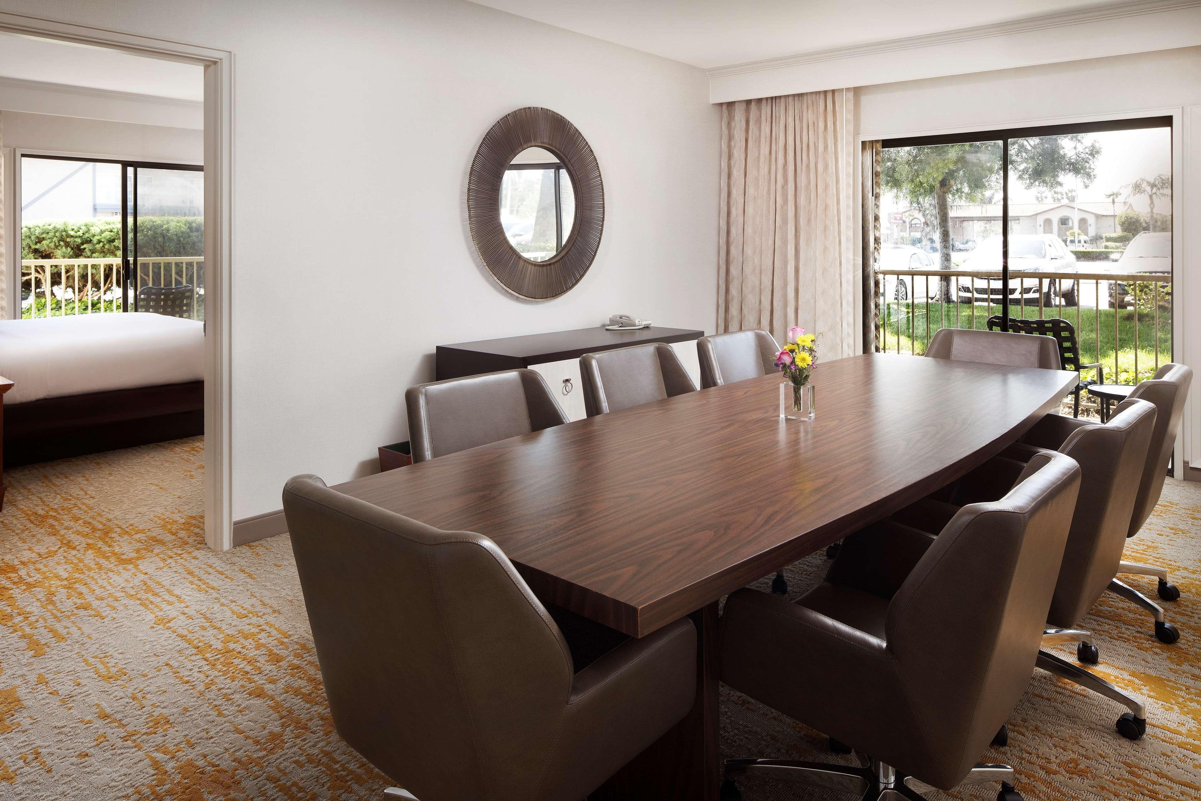 Doubletree By Hilton Ontario Airport Hotell Eksteriør bilde