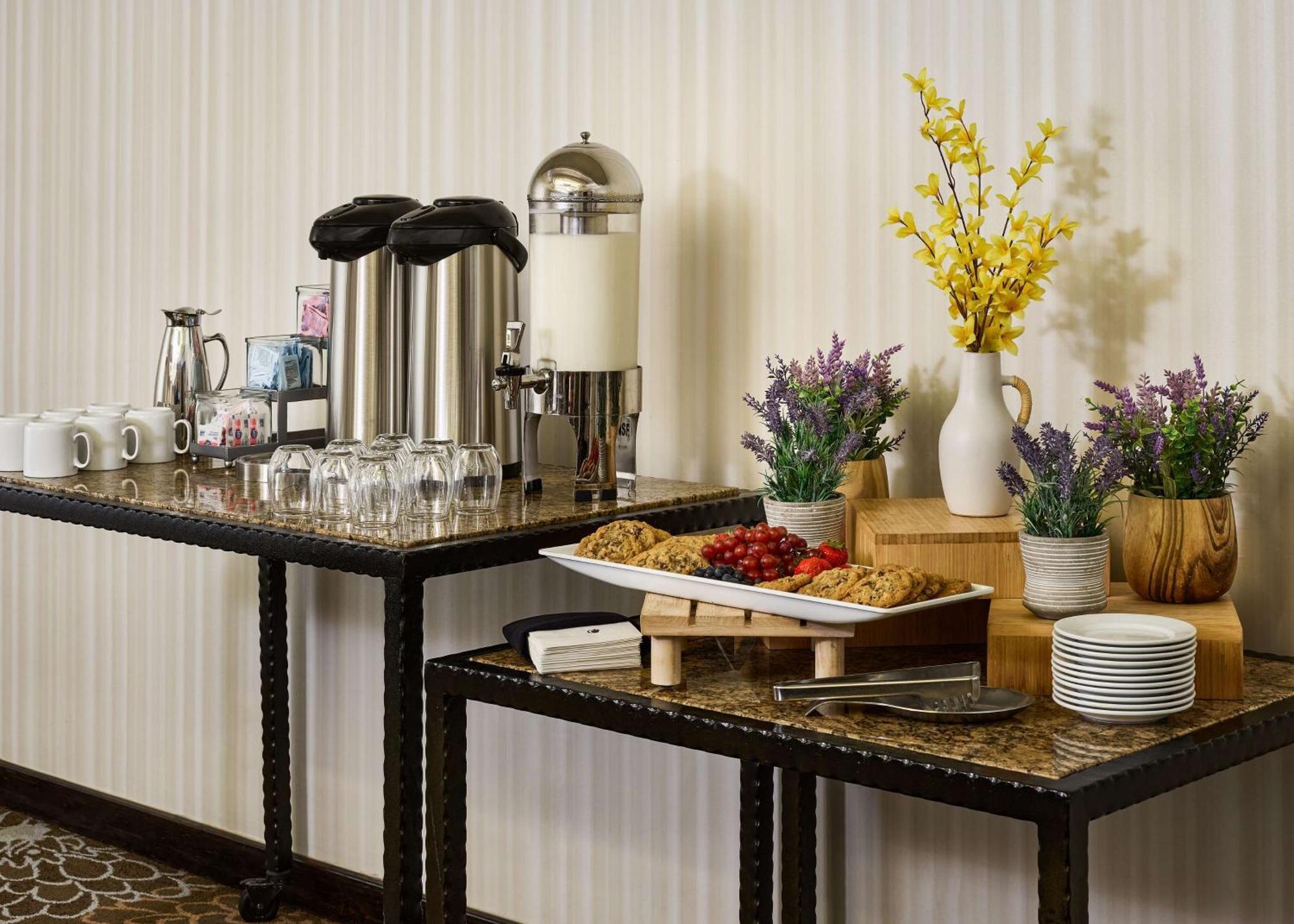Doubletree By Hilton Ontario Airport Hotell Eksteriør bilde